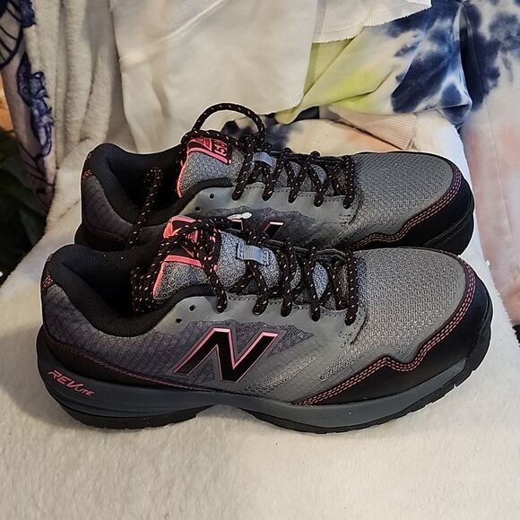 New Balance comp toe slip resistant size 9.5 tried on once - Picture 2 of 8